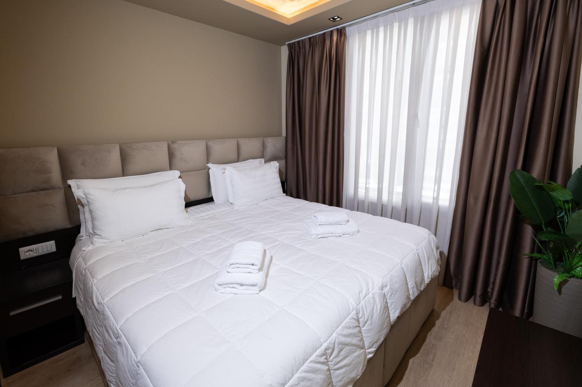 4R Colombo Hotel Tirana Exterior foto